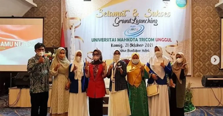menghadiri-acara-grand-launching-webp